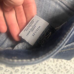 Women’s silver low rise slight wear in bottom